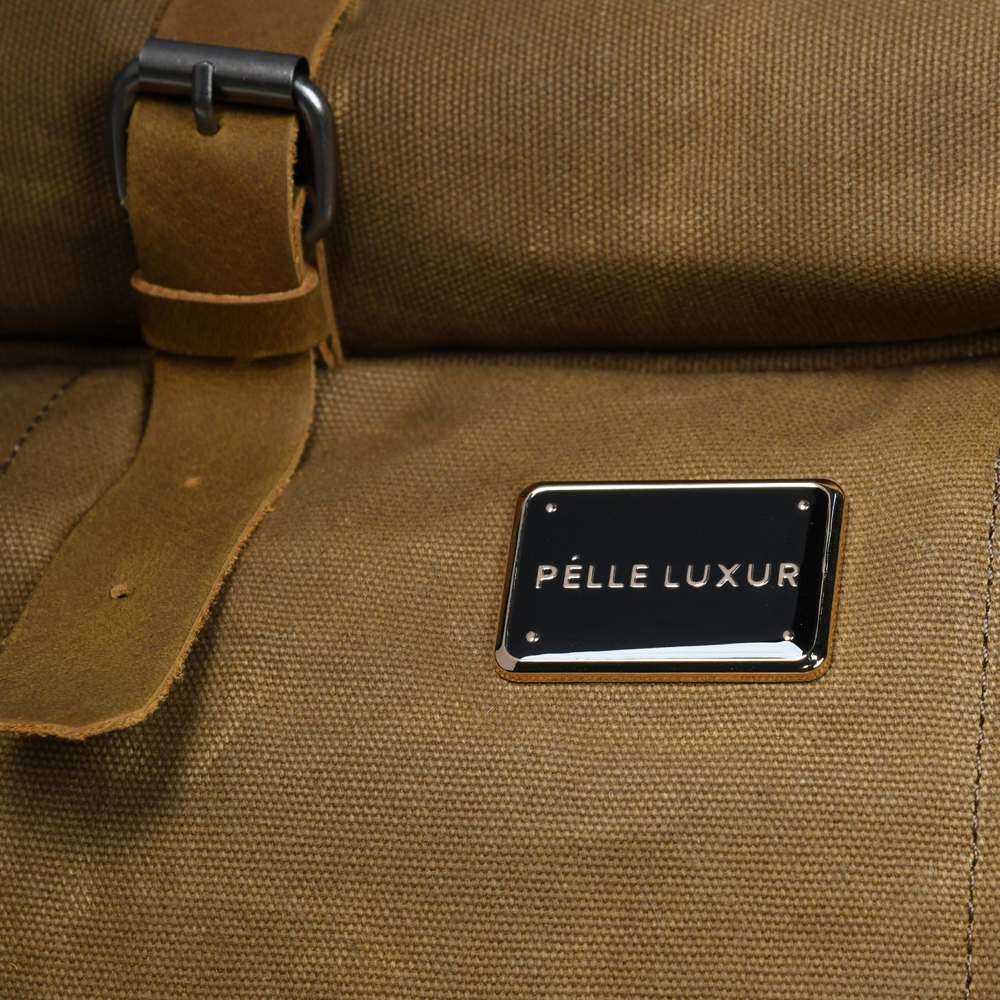 Elegant and Practical Brown Canvas Backpack for Everyday Use